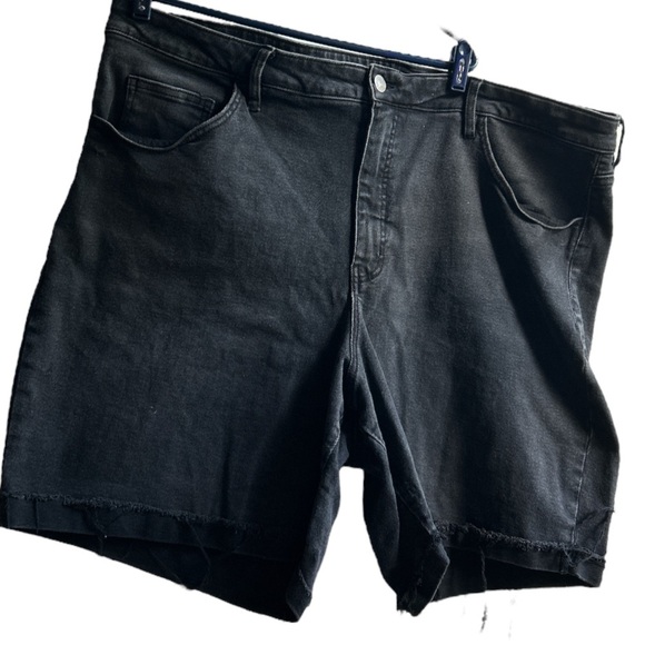 Ava & Viv Plus Size 26 Black Denim Shorts Frayed Hem High Rise long inseam NWOT - Picture 6 of 6